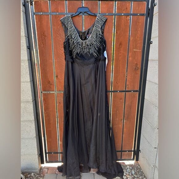 Mac Duggal 67735 Beaded Square Neck Cap Sleeve A-Line Gown Black SZ 22W - Picture 2 of 8